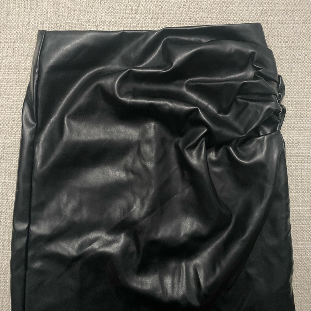 Commense Black Faux Leather Skirt